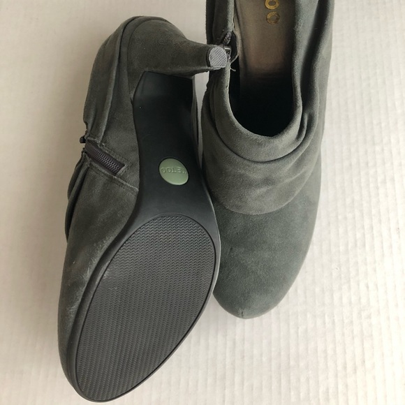 Me Too Gray Suede Heels Size 11 - Picture 3 of 4